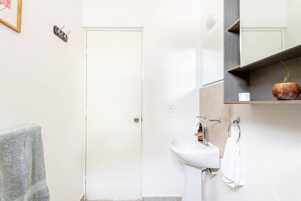Lovely Cozy Apt W/Pool 2 Bedrooms. Great Location! 푸에르토 모렐로스 외부 사진